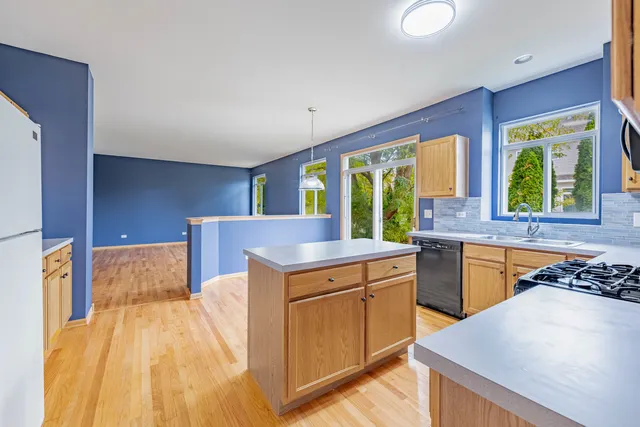 $410,000 | 16516 Coventry Lane, Crest Hill, IL 60403