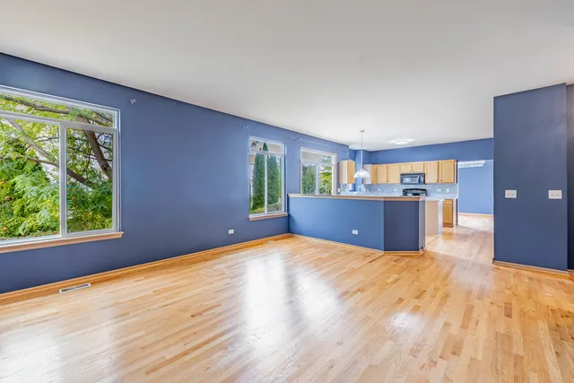 $410,000 | 16516 Coventry Lane, Crest Hill, IL 60403