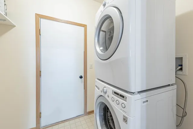 $410,000 | 16516 Coventry Lane, Crest Hill, IL 60403