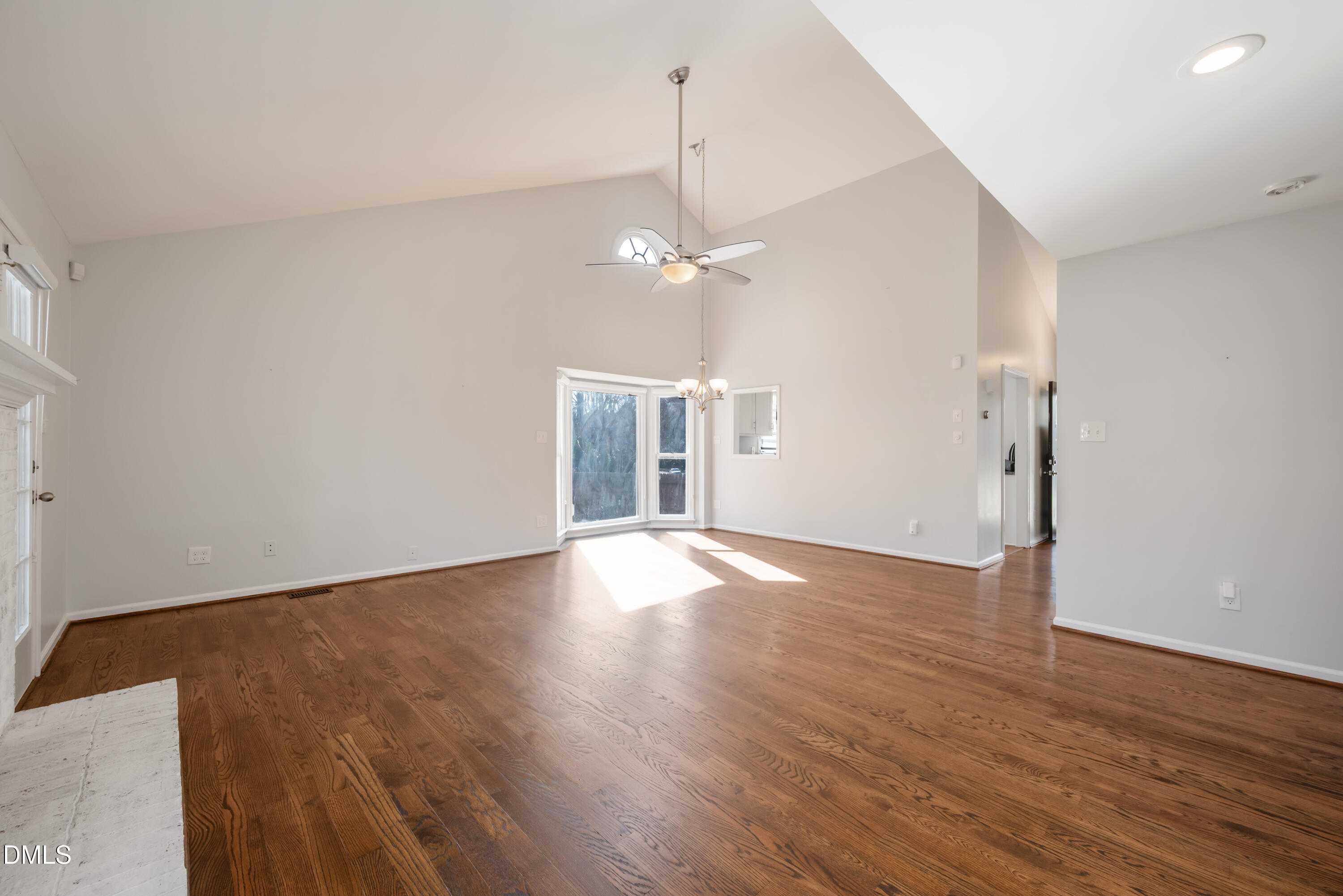 1117 Oakside Court Raleigh, NC 27609 - Photo 12 of 30 Living Area