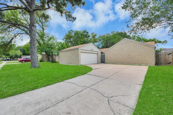 $2,100 | 16714 Britford, Houston, TX 77084