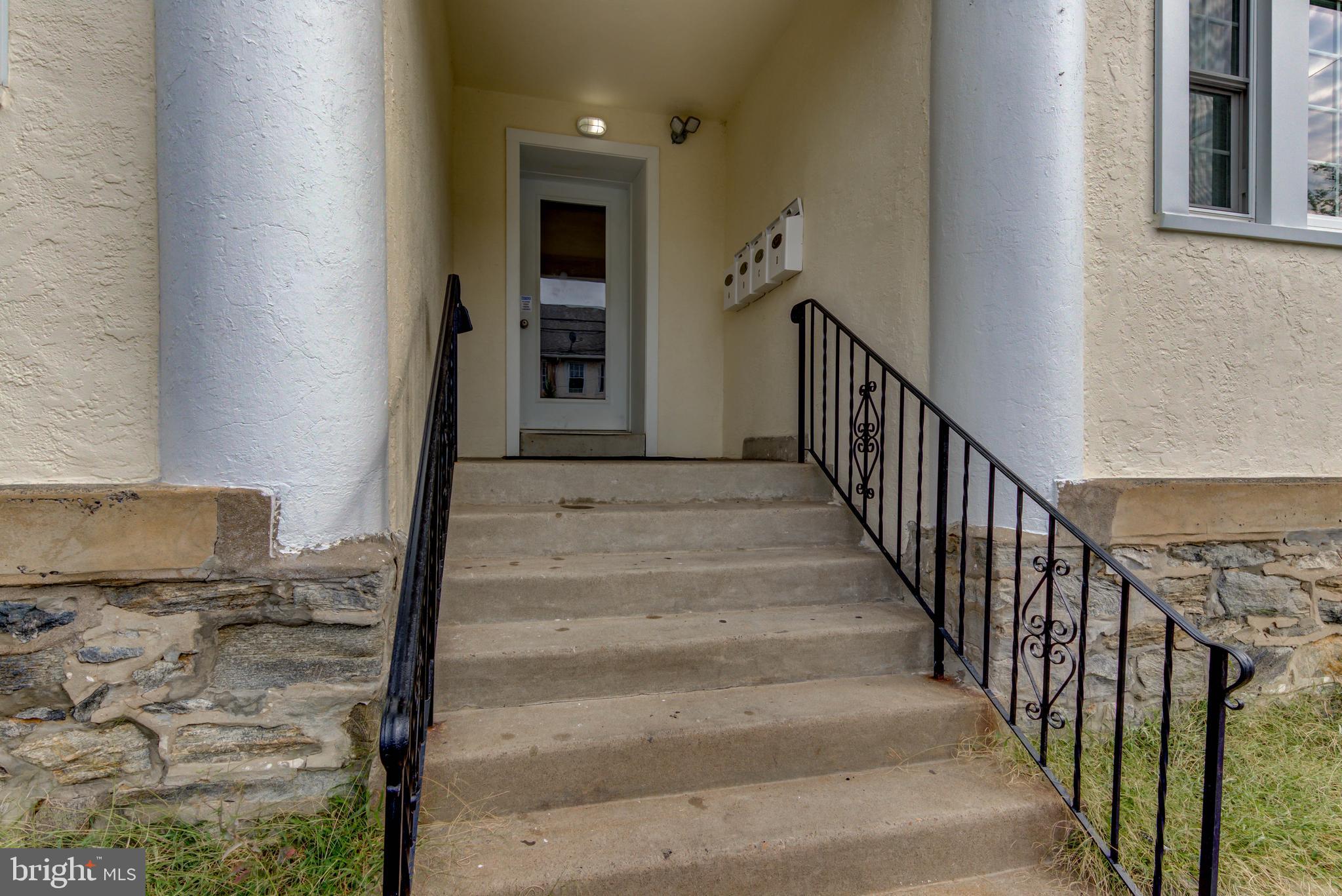 43 Ashby Road Upper Darby, PA 19082 - Photo 3 of 18