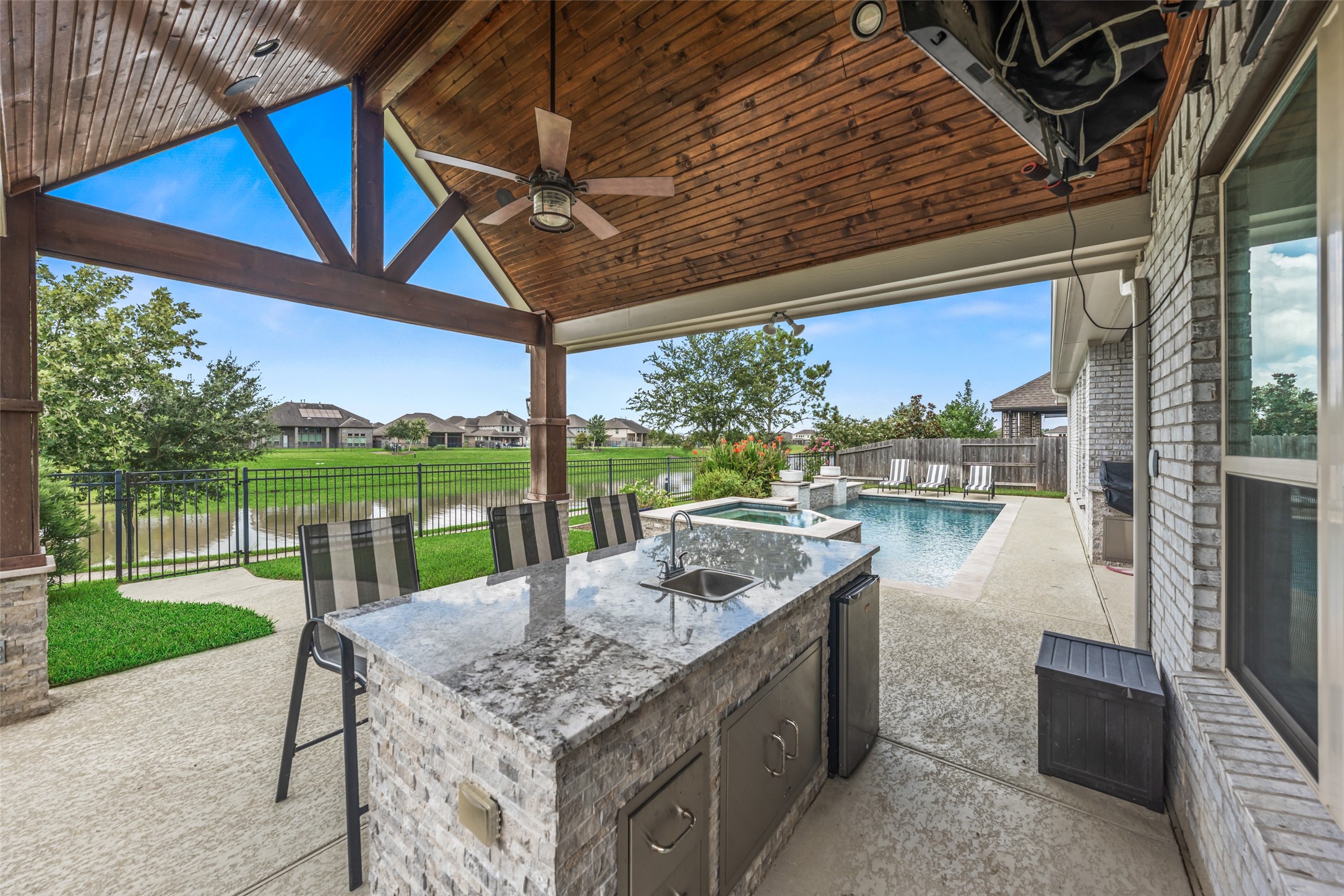 13710 Bethel Wy Crossing Rosharon, TX 77583 - Photo 3 of 43