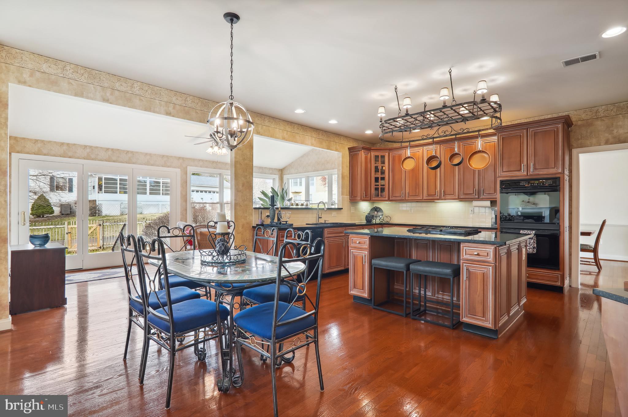 12101 Sheets Farm Road North Potomac, MD 20878 - Photo 14 of 105 Large eat in kitchen area