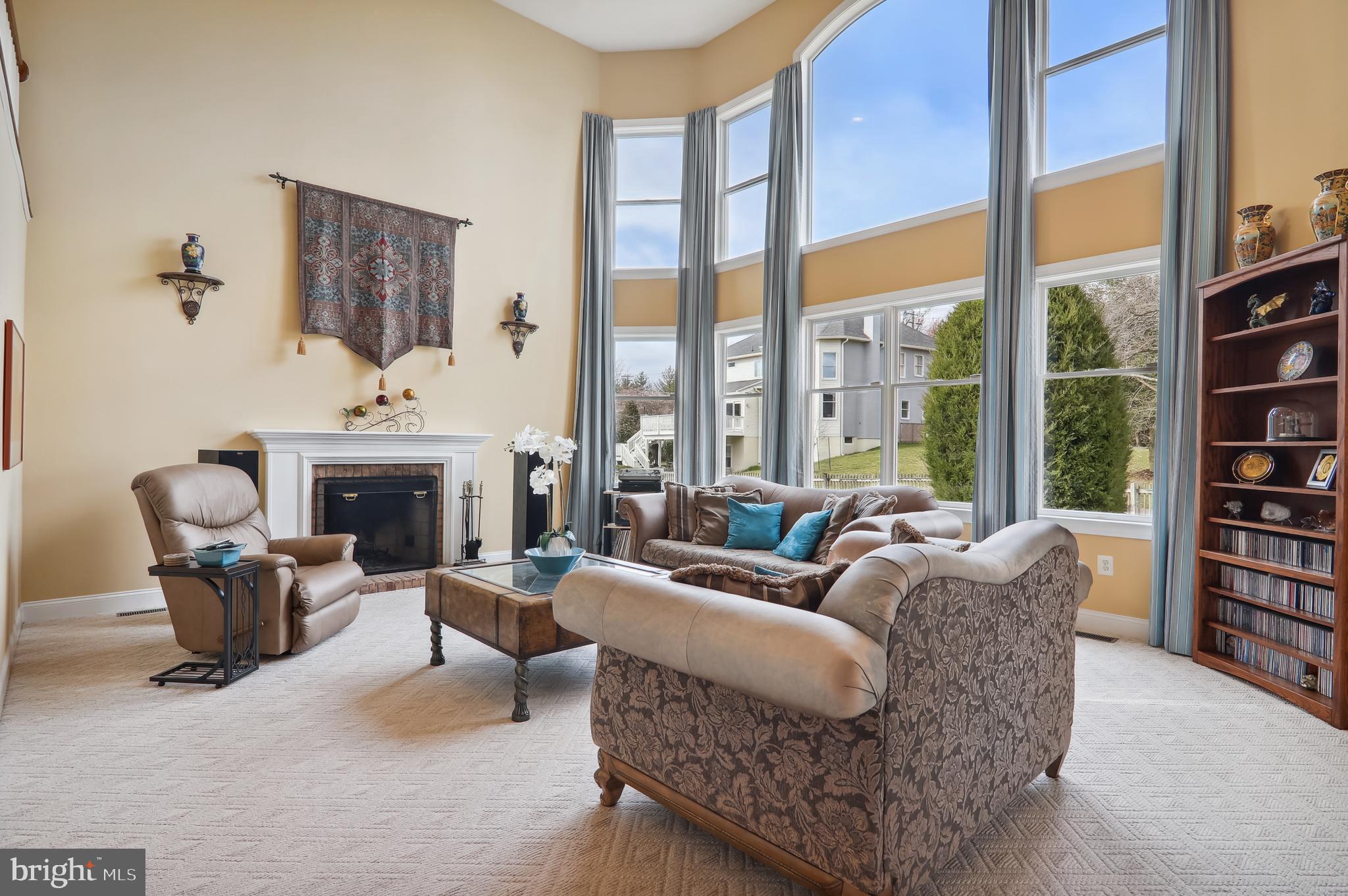 12101 Sheets Farm Road North Potomac, MD 20878 - Photo 21 of 105 Dramatic Family Room with floor to ceiling windows