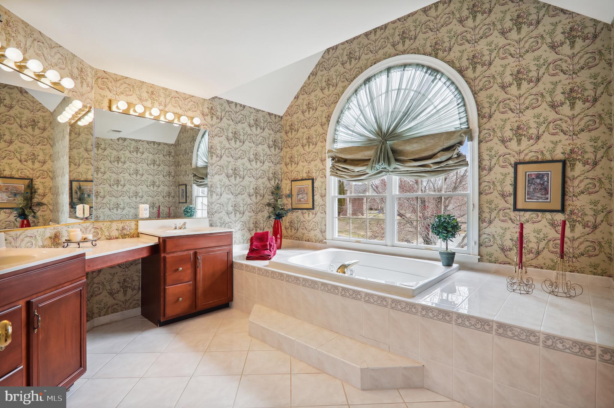 12101 Sheets Farm Road North Potomac, MD 20878 - Photo 36 of 105 Primary bathroom with large jacuzzi tub