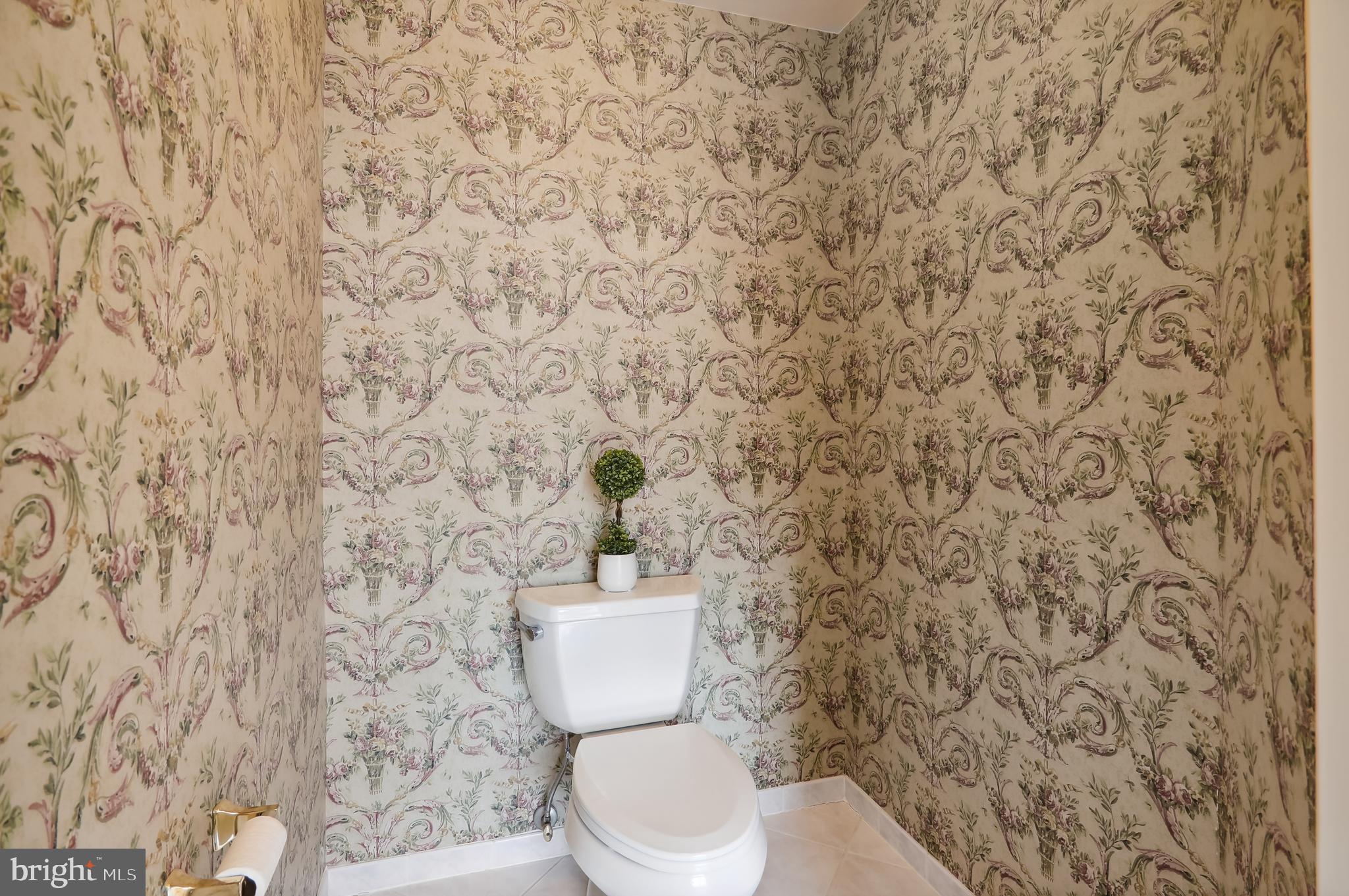 12101 Sheets Farm Road North Potomac, MD 20878 - Photo 38 of 105 Primary bathroom with separate toilet area