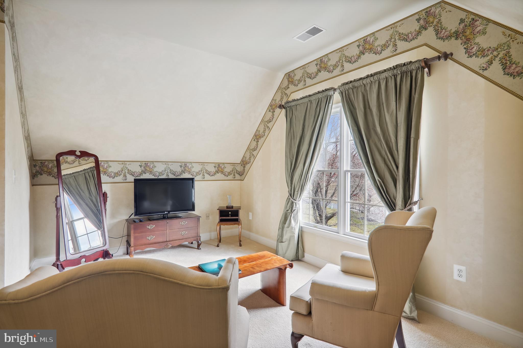 12101 Sheets Farm Road North Potomac, MD 20878 - Photo 39 of 105 Primary sitting area for watching TV or office