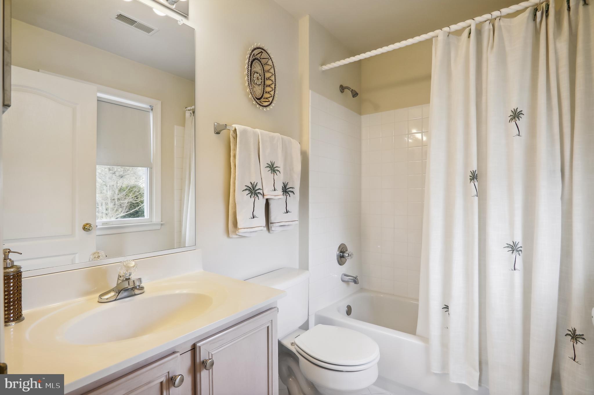 12101 Sheets Farm Road North Potomac, MD 20878 - Photo 55 of 105 Bedroom # 4 private bathroom