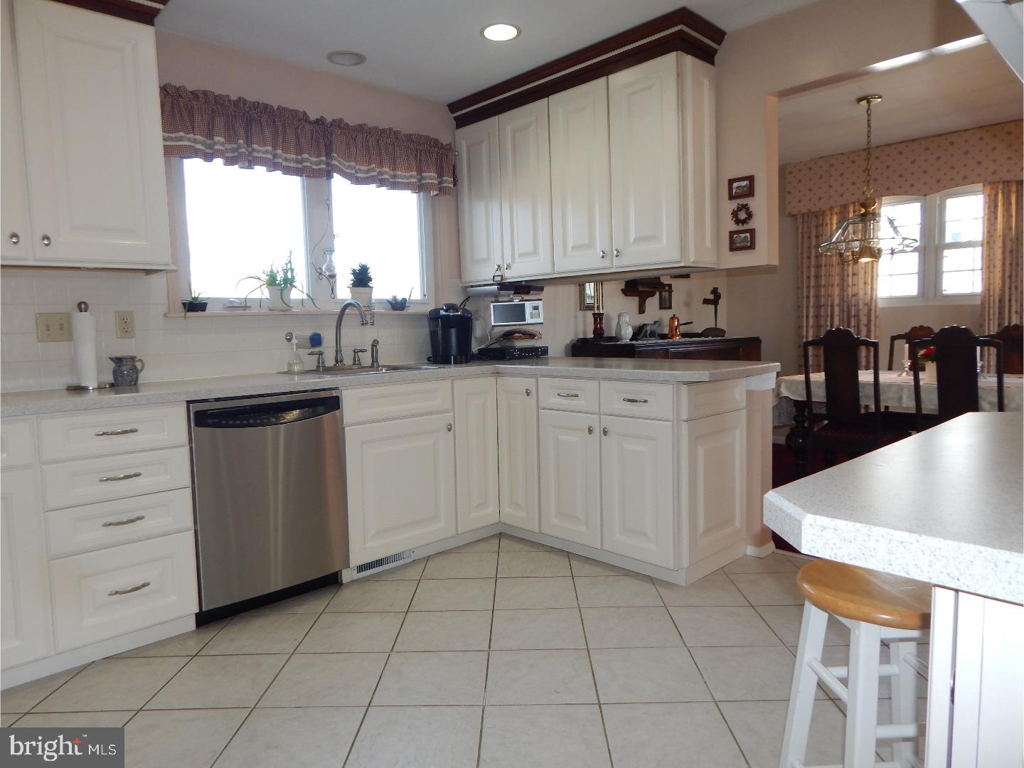 11 Evergreen Lane Hamilton, NJ 08690 - Photo 6 of 21 Kitchen