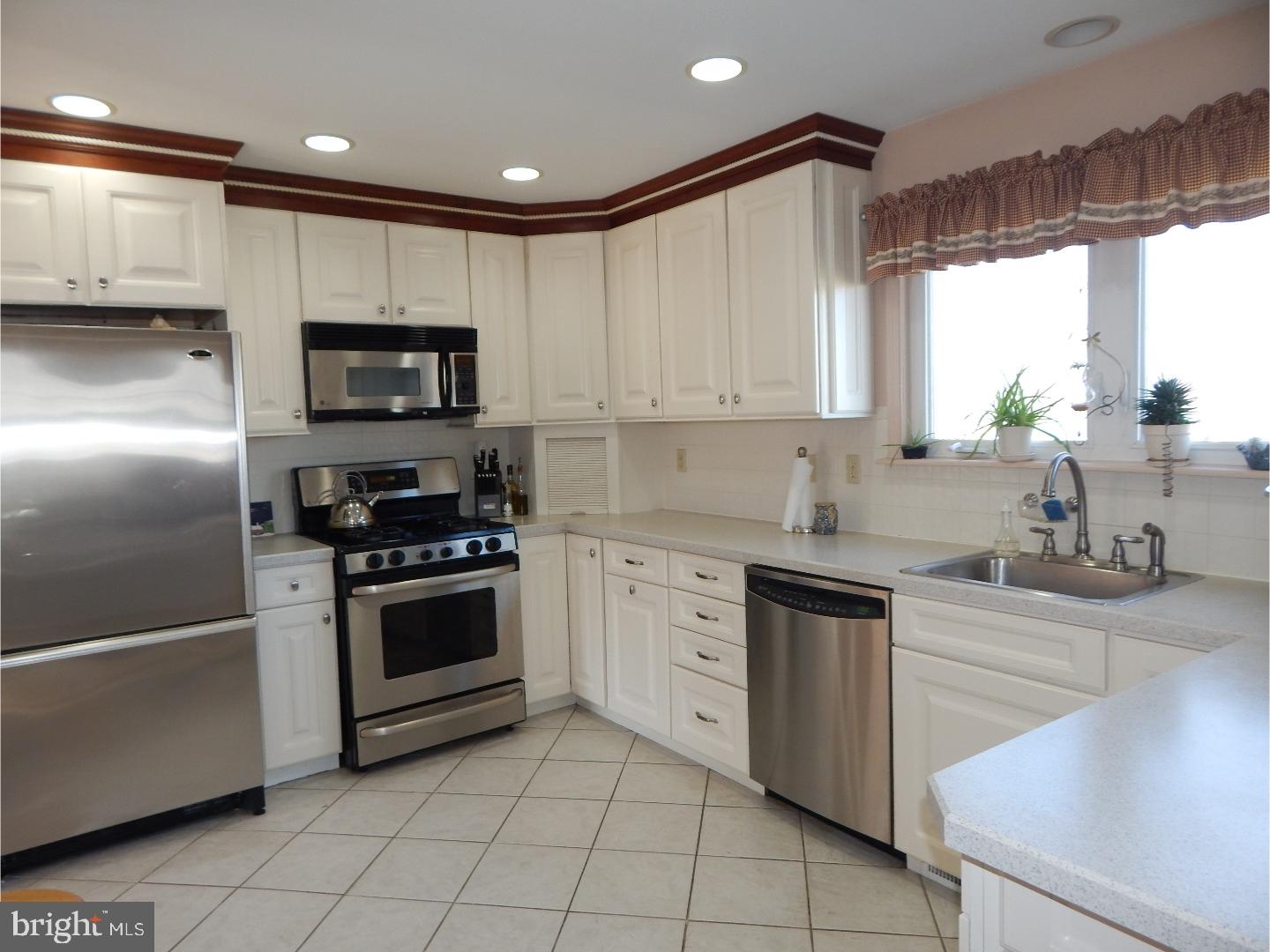 11 Evergreen Lane Hamilton, NJ 08690 - Photo 7 of 21 Kitchen