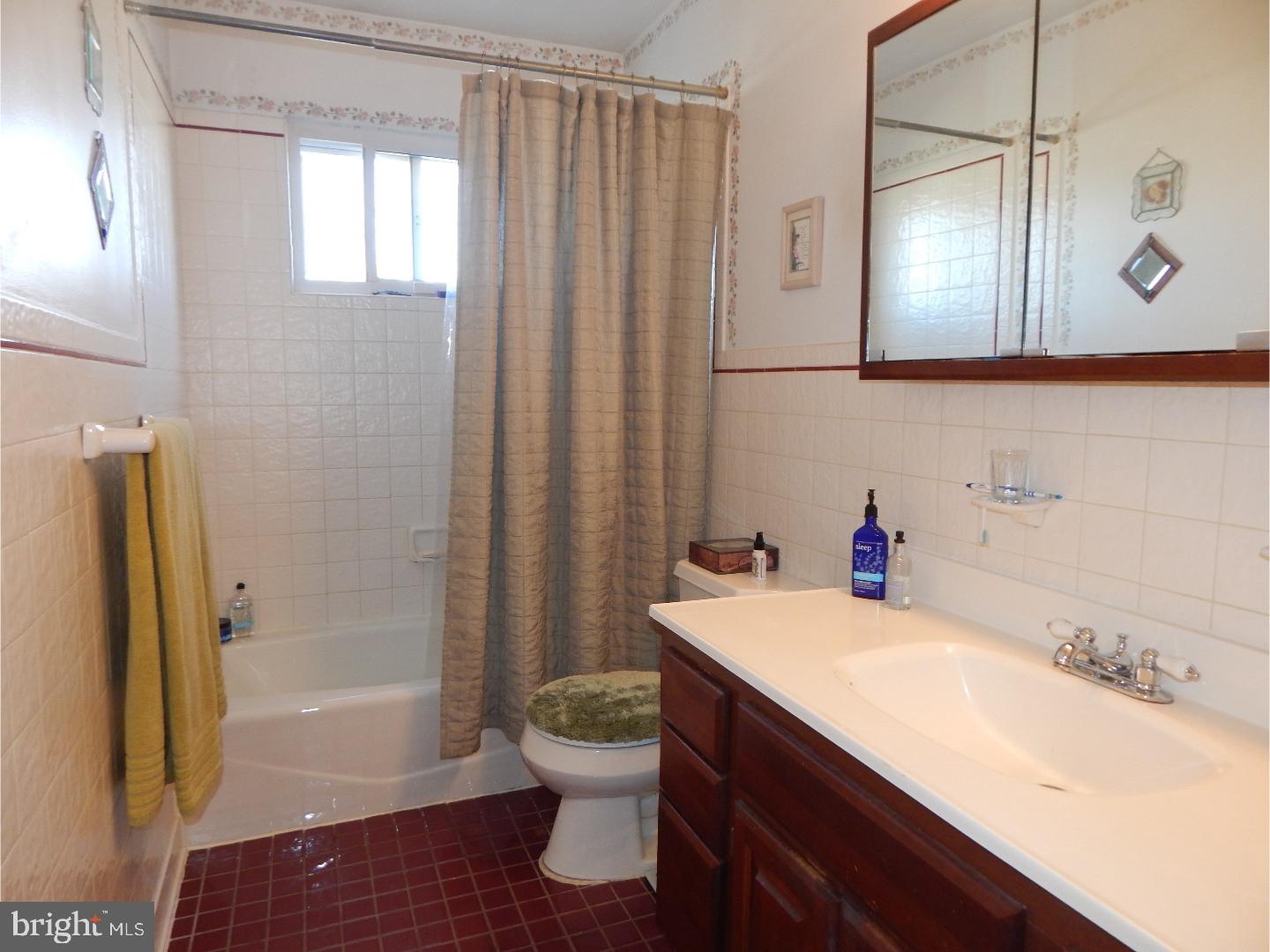 11 Evergreen Lane Hamilton, NJ 08690 - Photo 8 of 21 Half Bath
