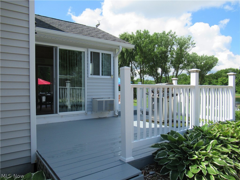 6536 Lake Road Medina, OH 44256 - Photo 22 of 35 Decking