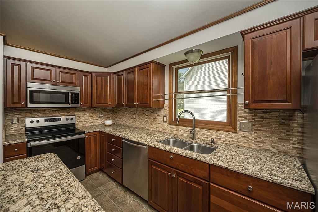 16740 North Fork Ridge Drive Florissant, MO 63034 - Photo 23 of 62