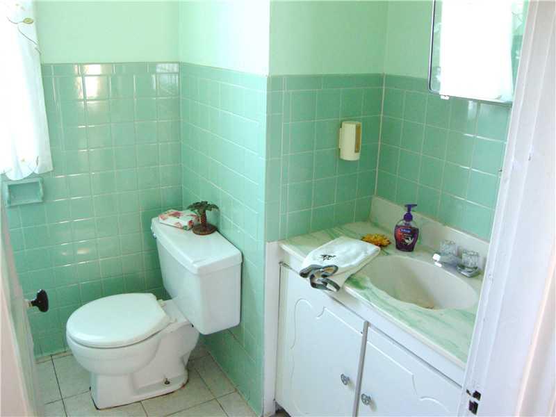 72 Noblestown Road Carnegie, PA 15106 - Photo 16 of 24 Full Bath.