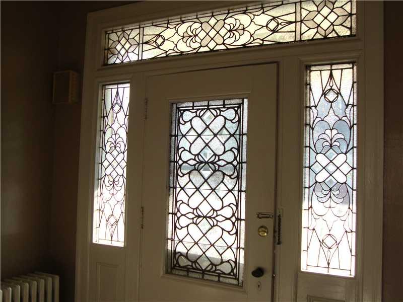 72 Noblestown Road Carnegie, PA 15106 - Photo 3 of 24 Entry/Foyer.