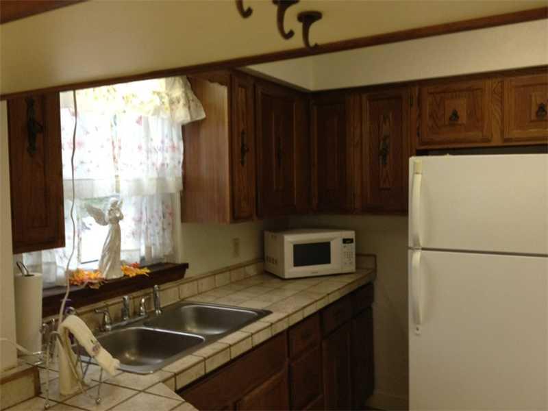 72 Noblestown Road Carnegie, PA 15106 - Photo 9 of 24 Kitchen.