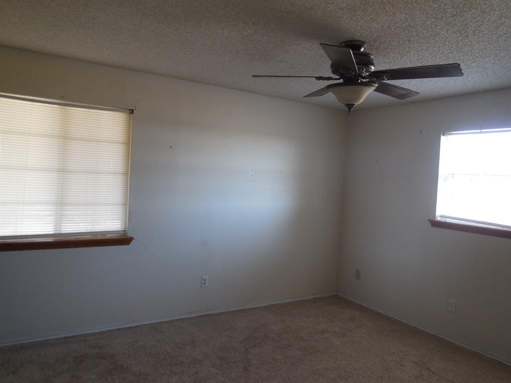 6008 Interstate 20 Ranger, TX 76470 - Photo 8 of 15 an empty room with a window