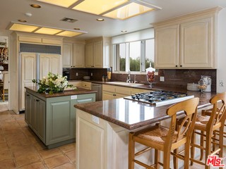 12699 Promontory Road Los Angeles, CA 90049 - Photo 3 of 9