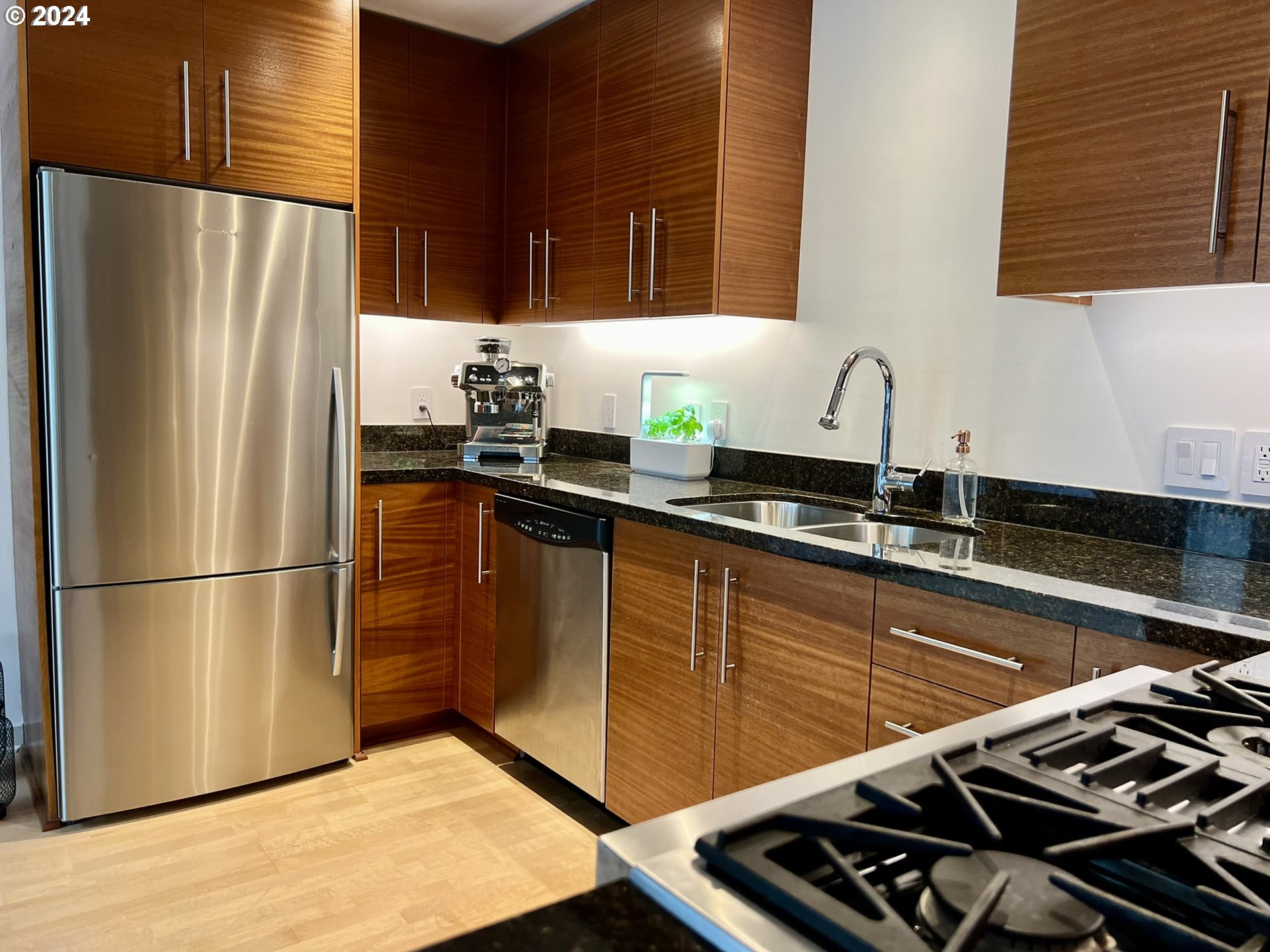 1830 Northwest Riverscape Street, Unit 308 Portland, OR 97209 - Photo 6 of 37 Gallery Image 6