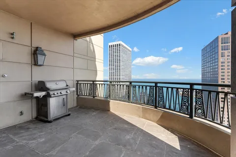 $2,199,000 | 800 North Michigan Avenue, Unit 5501, Chicago, IL 60611