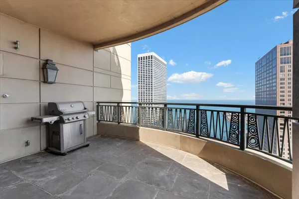 $2,199,000 | 800 North Michigan Avenue, Unit 5501, Chicago, IL 60611