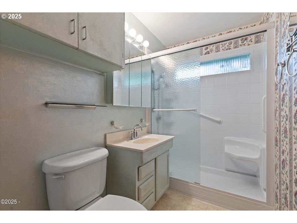 635 Northeast 192nd Avenue Portland, OR 97230 - Photo 15 of 27