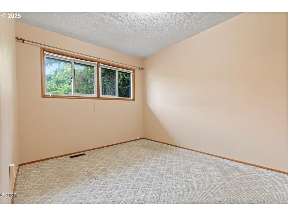 635 Northeast 192nd Avenue Portland, OR 97230 - Photo 16 of 27