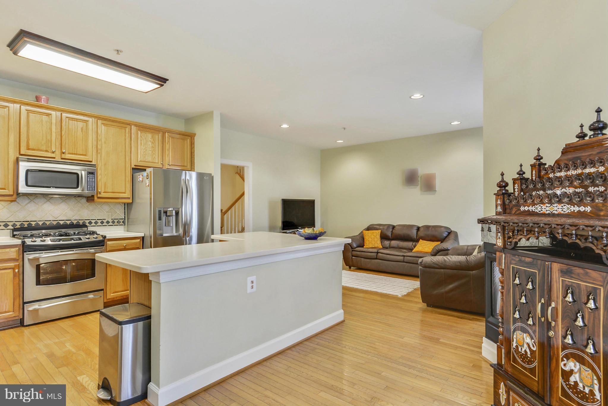 8520 Bells Ridge Terrace Potomac, MD 20854 - Photo 11 of 30 Eat-in Kitchen