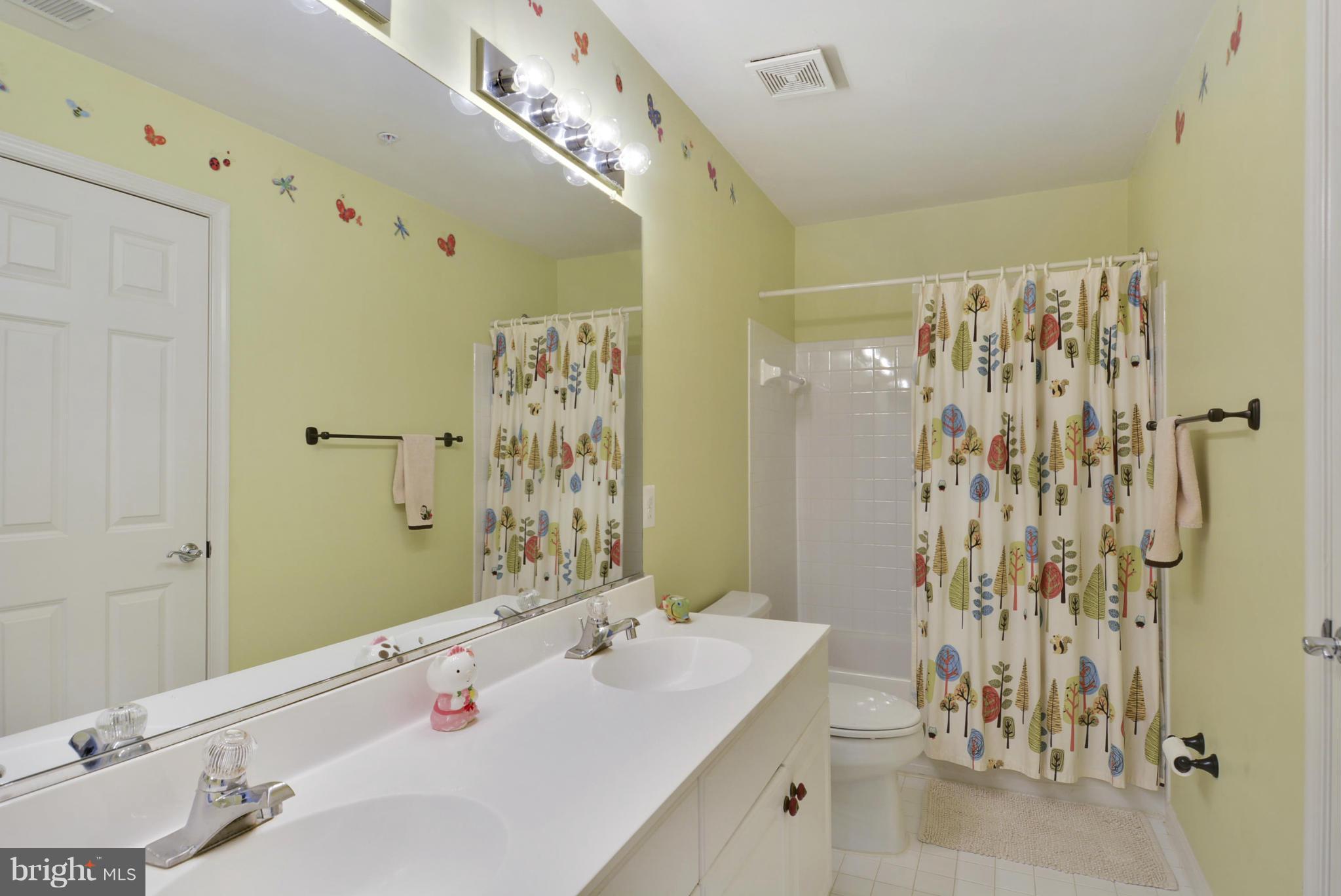 8520 Bells Ridge Terrace Potomac, MD 20854 - Photo 21 of 30 Upper level Bath