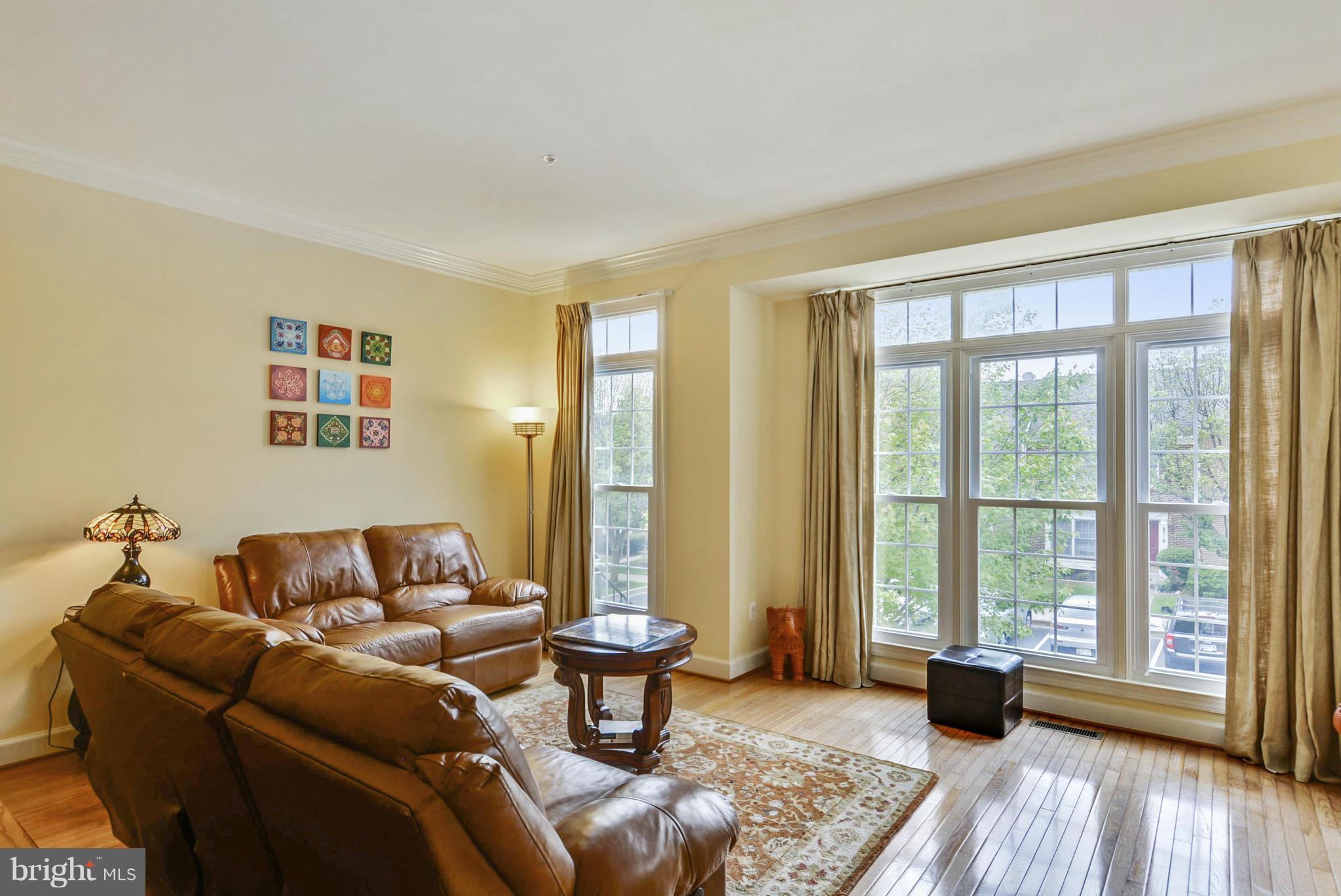 8520 Bells Ridge Terrace Potomac, MD 20854 - Photo 5 of 30 Living Room