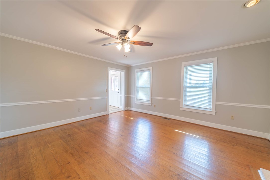 219 Devon Way Anderson, SC 29621 - Photo 10 of 28 Living Room
