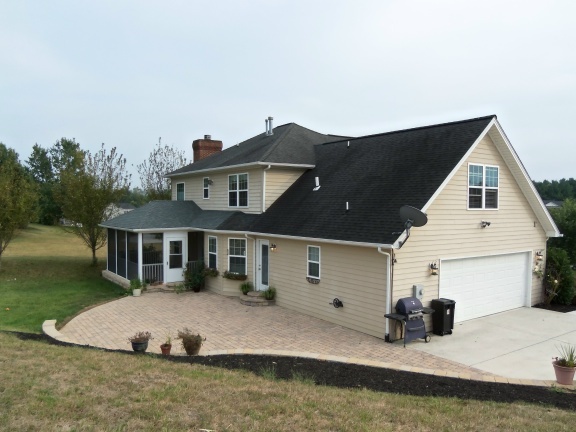 304 Meadow Ridge Radford, VA 24141 - Photo 2 of 21 Back