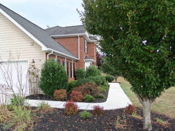 304 Meadow Ridge Radford, VA 24141 - Photo 4 of 21 side