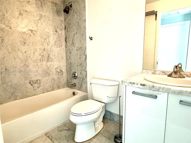 $4,200 | 253 Northeast 2nd Street, Unit 3309, Miami, FL 33132