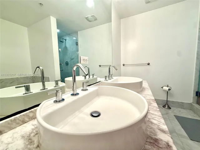 $4,200 | 253 Northeast 2nd Street, Unit 3309, Miami, FL 33132