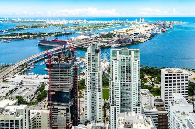 $4,200 | 253 Northeast 2nd Street, Unit 3309, Miami, FL 33132