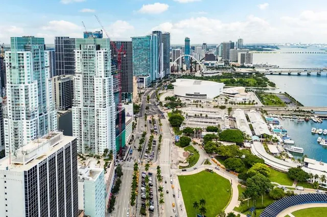 $4,200 | 253 Northeast 2nd Street, Unit 3309, Miami, FL 33132