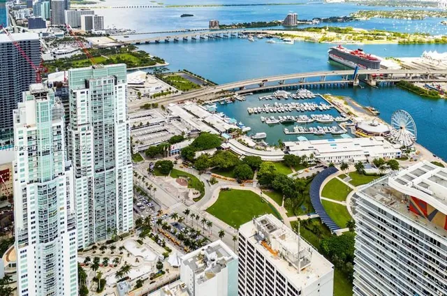 $4,200 | 253 Northeast 2nd Street, Unit 3309, Miami, FL 33132