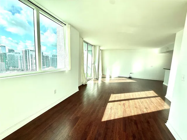 $4,200 | 253 Northeast 2nd Street, Unit 3309, Miami, FL 33132