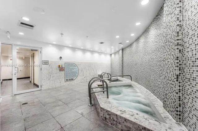 $4,200 | 253 Northeast 2nd Street, Unit 3309, Miami, FL 33132