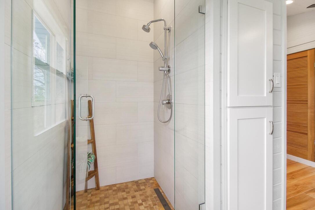 25057 7th Street Summerland Key, FL 33042 - Photo 17 of 43 a bathroom with a shower