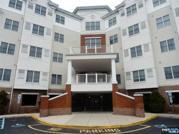 $349,900 | 189 Forest Avenue, Unit 307, Paramus, NJ 07652