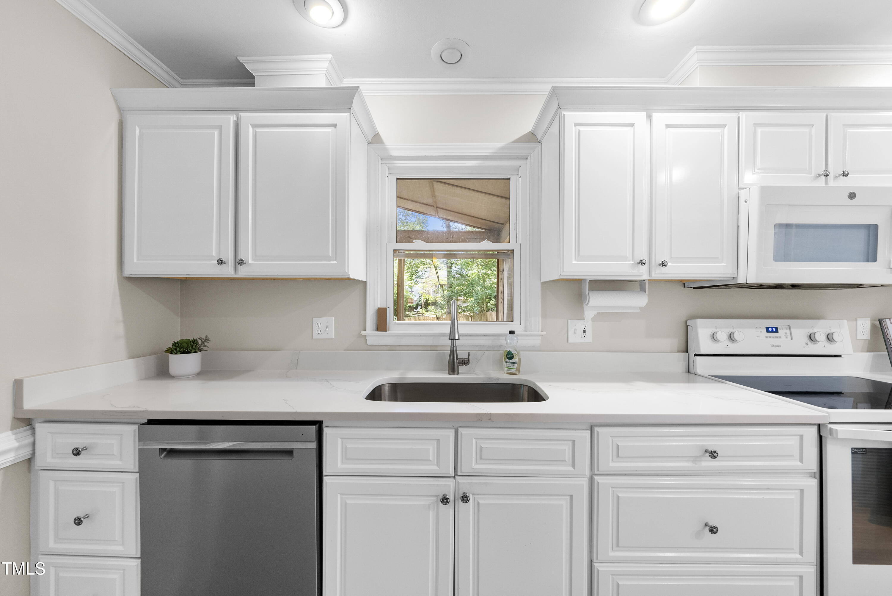 8629 Windjammer Drive Raleigh, NC 27615 - Photo 14 of 56 Kitchen with new granite counter tops