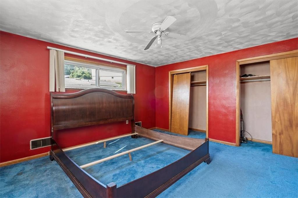 1105 15th Street McKees Rocks, PA 15136 - Photo 10 of 17 a room with pool table