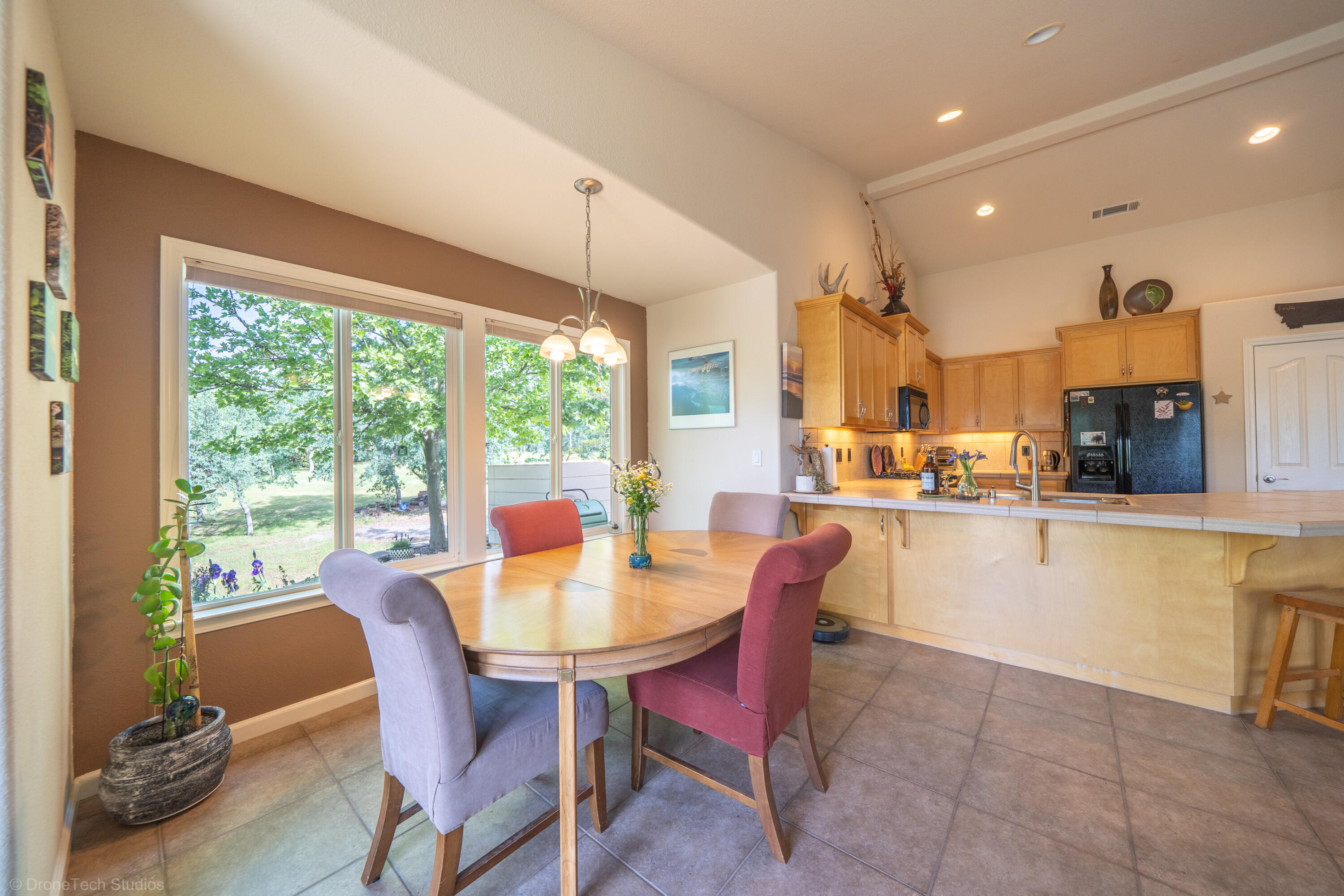 16671 Power Line Road Redding, CA 96001 - Photo 12 of 105 Kitchen/dining combo