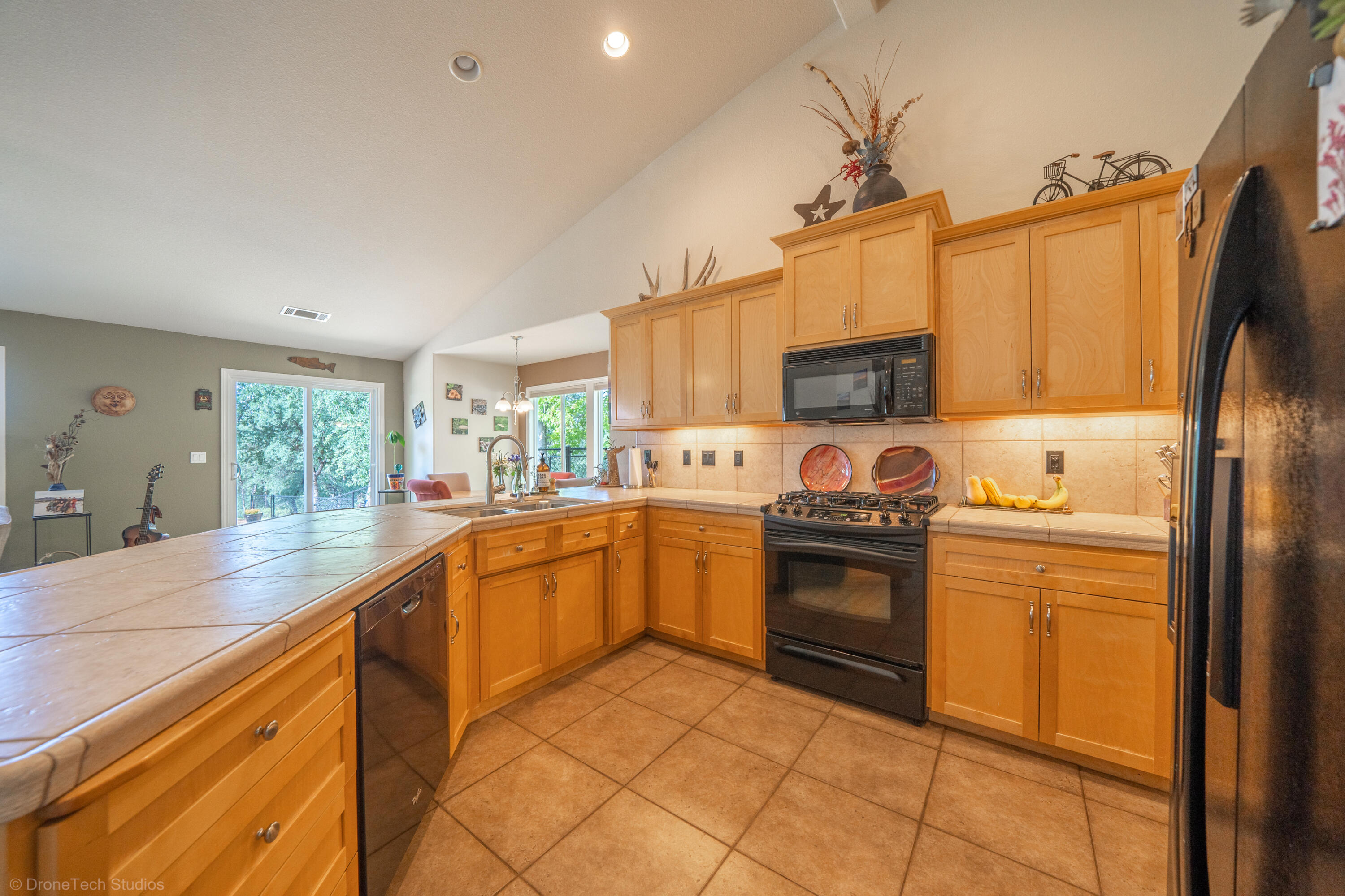 16671 Power Line Road Redding, CA 96001 - Photo 15 of 105 Refrigerator stays