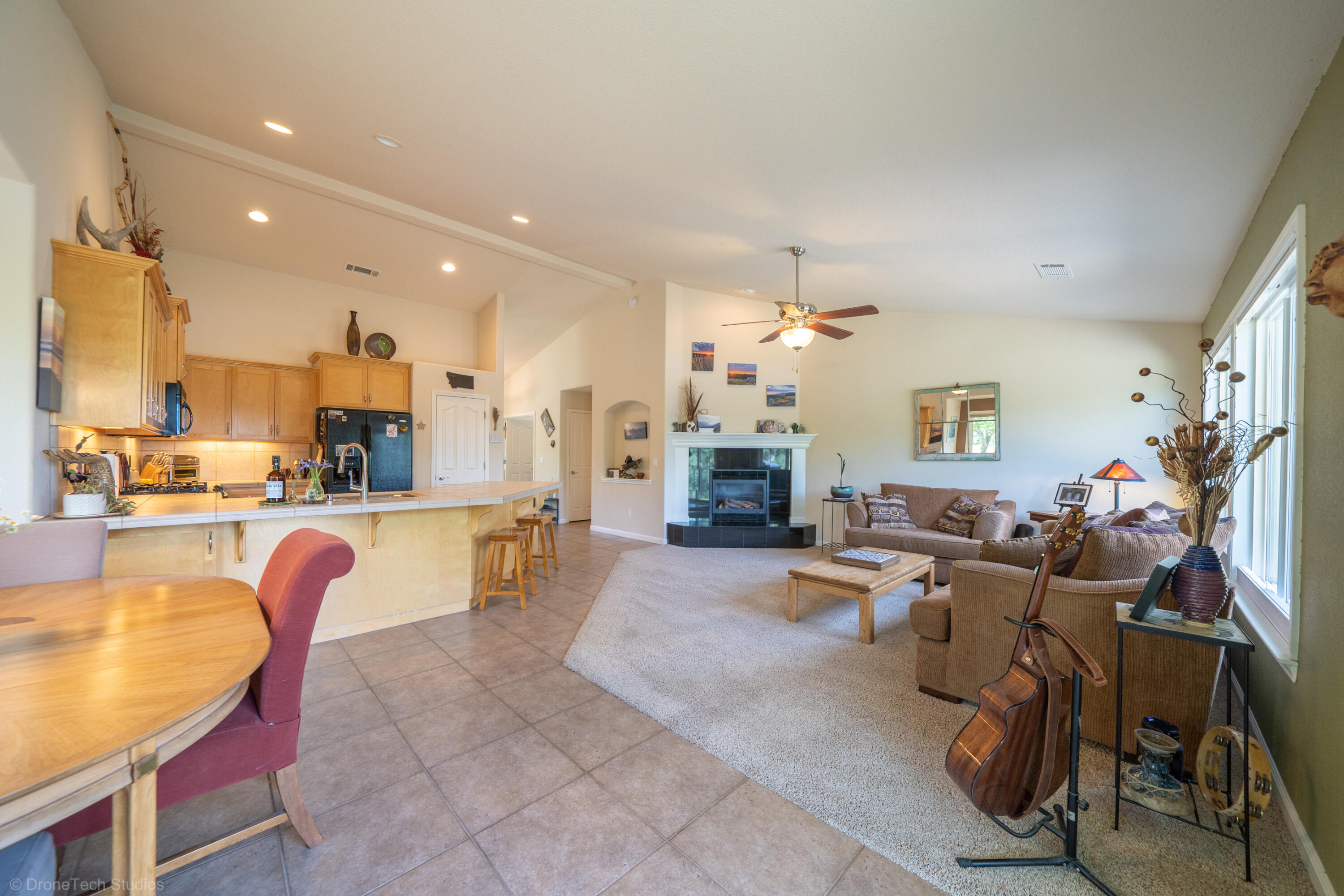 16671 Power Line Road Redding, CA 96001 - Photo 18 of 105 Cathedral ceilings