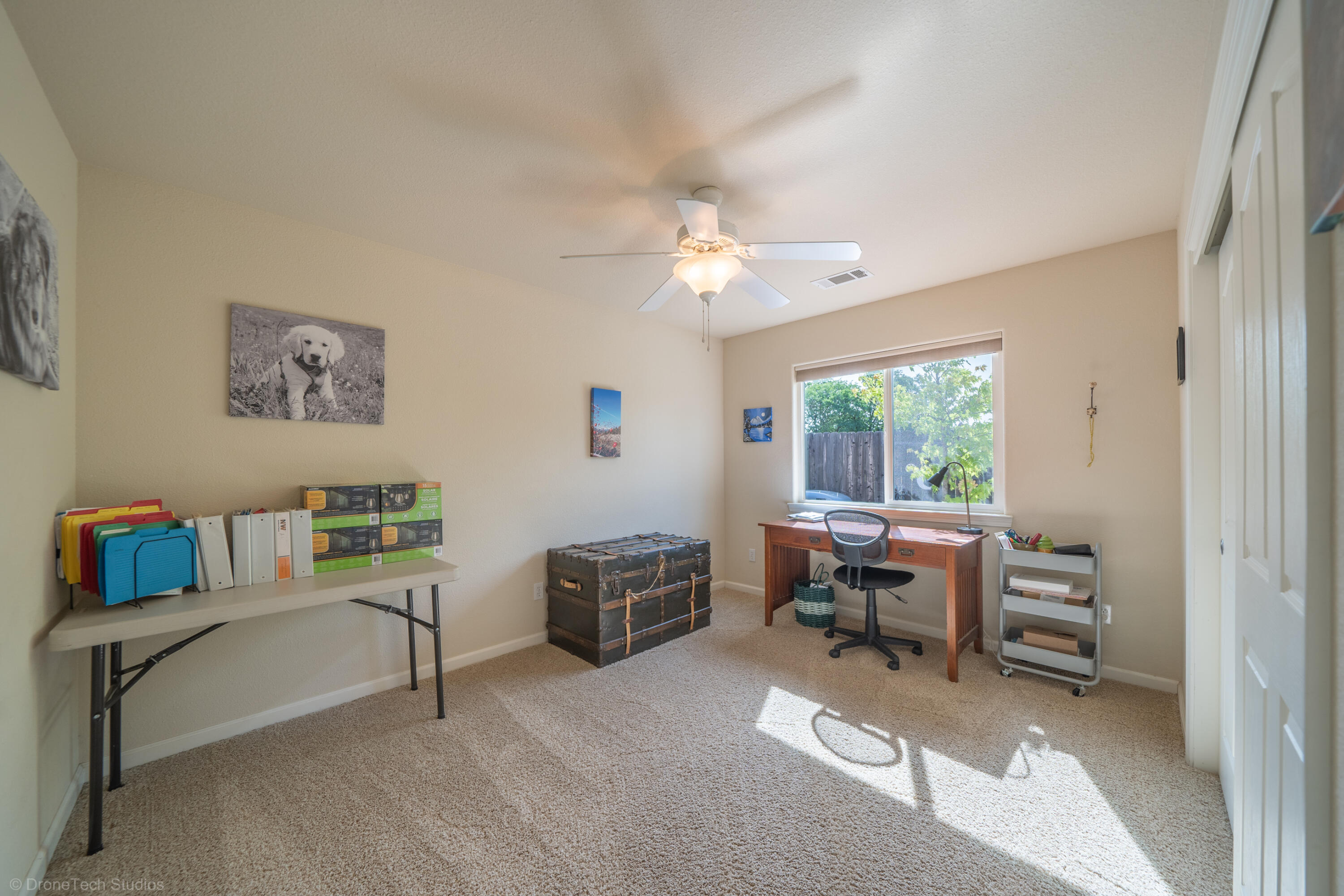 16671 Power Line Road Redding, CA 96001 - Photo 22 of 105 Guest bedroom