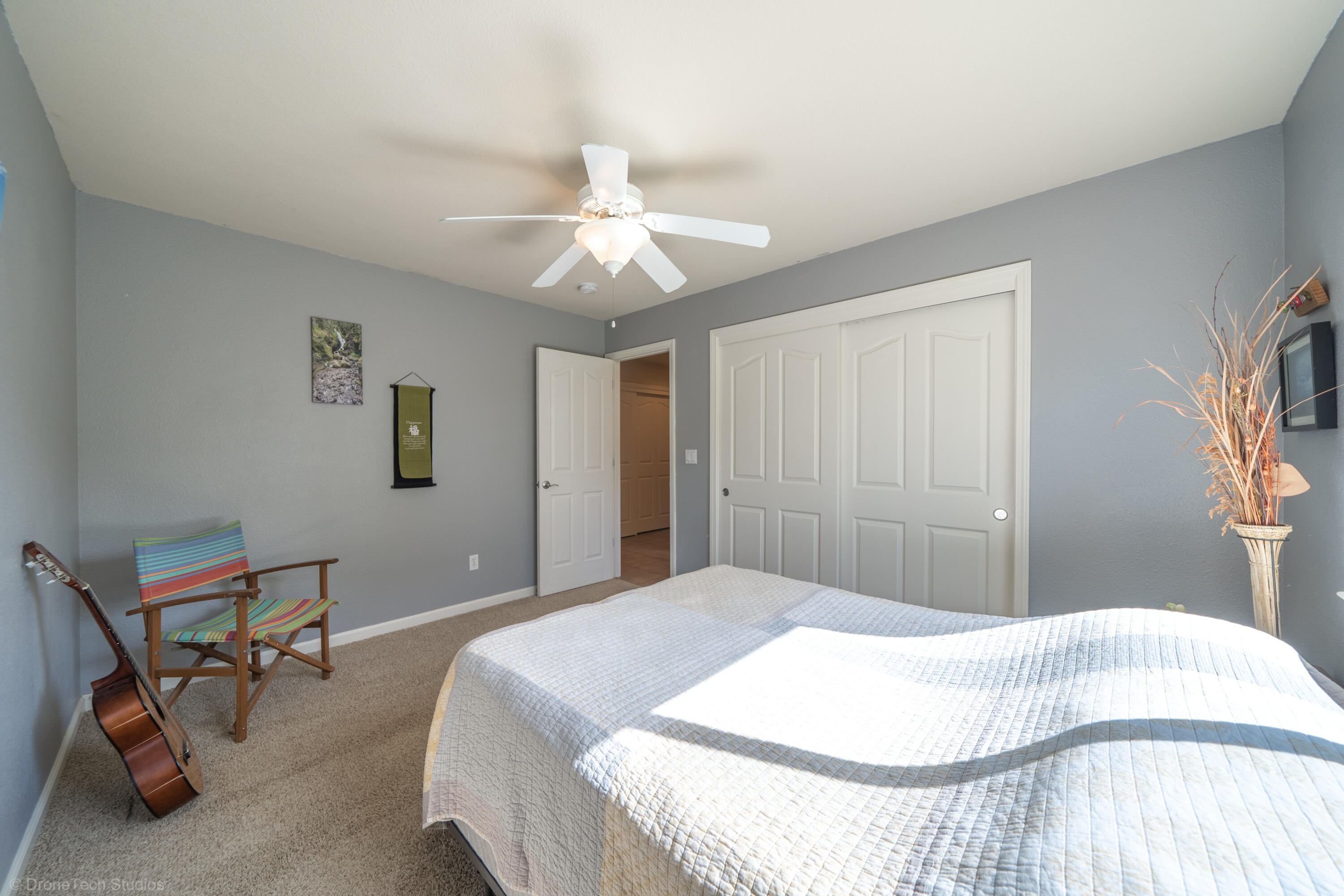 16671 Power Line Road Redding, CA 96001 - Photo 27 of 105 Middle bedroom